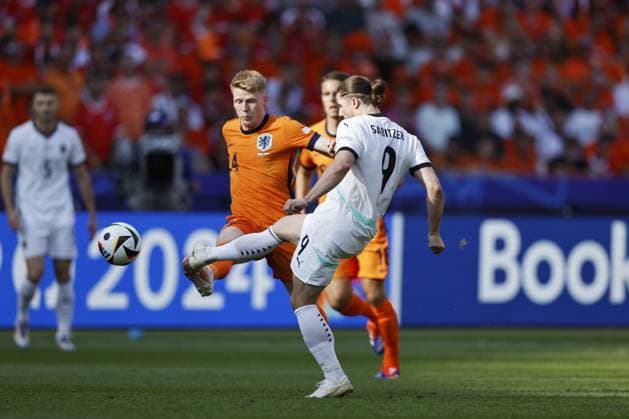 BERLIN - (l-r) Jerdy Schouten of Holland, Marcel Sabitzer of Austria during the UEFA EURO, EM, Europameisterschaft,Fussball 2024 group D match between the Netherlands and Austria at the Olympiastadion on June 25, 2024 in Berlin, Germany. ANP MAURICE VAN STEEN UEFA EURO 2024 2024 xVIxANPxSportx xxANPxIVx 502040642 originalFilename: 502040642.jpg