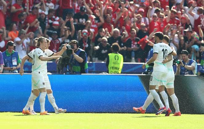 25.06.2024, xtgx, Fussball EM 2024, Niederlande - Österreich emspor, v.l. Alexander Prass (Oesterreich), Patrick Wimmer (Oesterreich) celebrate the goal, Der Torjubel zum 1:0, Eigentor Malen (DFL DFB REGULATIONS PROHIBIT ANY USE OF PHOTOGRAPHS as IMAGE SEQUENCES and or QUASI-VIDEO) Berlin