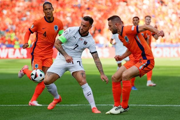 BERLIN, Olympia Stadium , 25-06-2024 , European Football Championship Euro2024, Group stage match no.31 between Netherlands and Austria, Austria player Marko Arnautovic, Netherlands player Stefan de Vrij Netherlands - Austria (Euro2024)  x25596010x Copyright: