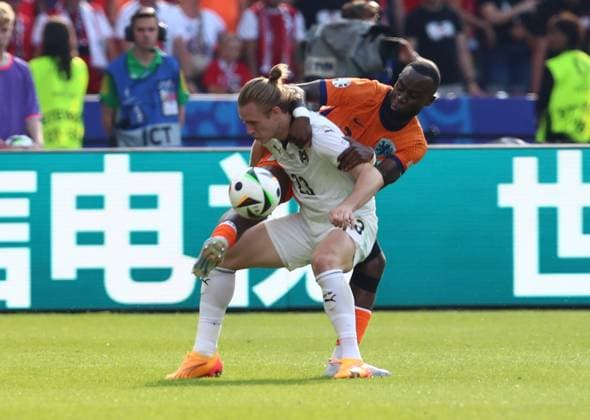 25.06.2024, xtgx, Fussball EM 2024, Niederlande - Österreich emspor, v.l. Patrick Wimmer (Oesterreich), Lutsharel Geertruida (Niederlande) (DFL DFB REGULATIONS PROHIBIT ANY USE OF PHOTOGRAPHS as IMAGE SEQUENCES and or QUASI-VIDEO) Berlin
