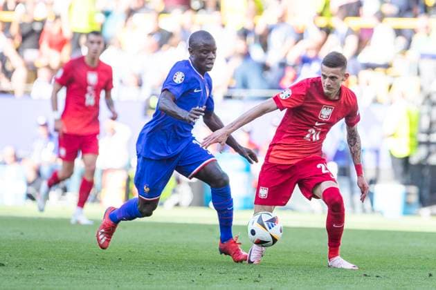 UEFA EURO, EM, Europameisterschaft,Fussball 2024: Frankreich - Polen; 25.06.2024 Sebastian Szymanski (Polen, 20), N Golo Kante (Frankreich, 13). UEFA EURO 2024: Frankreich - Polen; BVB Stadion Dortmund, Dortmund, am 25.06.2024 Copyright: xBEAUTIFULxSPORTS Meuselx