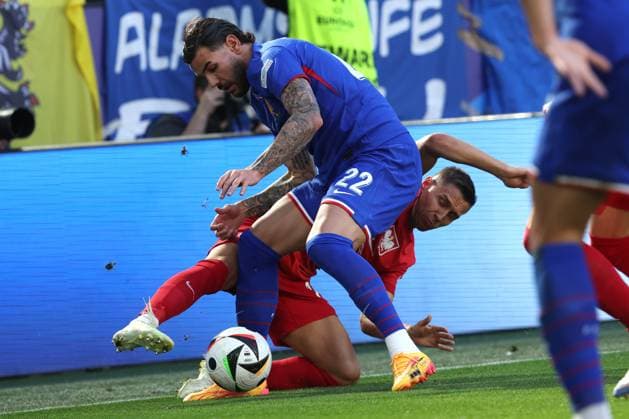 UEFA EURO, EM, Europameisterschaft,Fussball 2024: France vs Poland at BVB Stadion Dortmund. Matchday 3 Dortmund , Germany 25.06.2024: Theo Hernandez of France, Piotr ZieliÅ ski of Poland during the UEFA EURO 2024 Matchday 3, group stage D football match between France vs Poland at BVB Stadion Dortmund. Dortmund BVB Stadion Dortmund Germany Germany Copyright: xmarcoxiacobucci