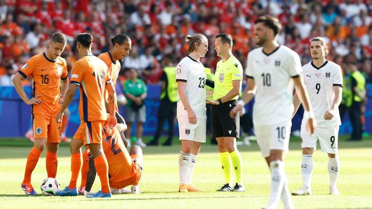BERLIN, Olympia Stadium , 25-06-2024 , European Football Championship Euro2024, Group stage match no.31 between Netherlands and Austria, Austria player Patrick Wimmer, referee Ivan Kruzllak Netherlands - Austria (Euro2024)  x25596246x Copyright: