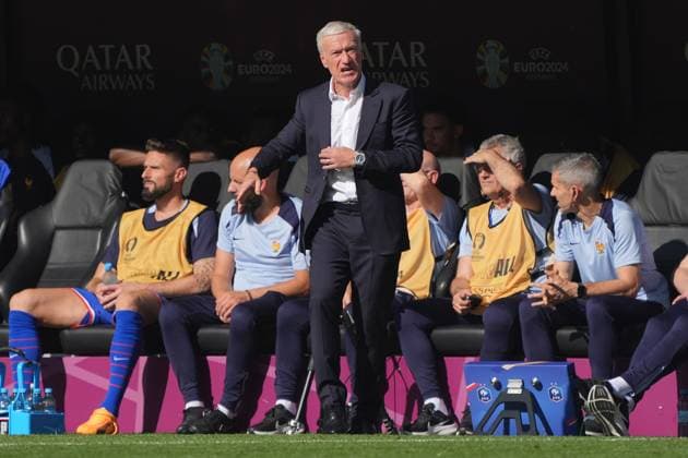 Trainer Didier Deschamps (Frankreich, France) gibt Anweisungen - Dortmund 25.06.2024: Frankreich vs. Polen, EURO2024 M32, Gruppe D, EM-Arena Dortmund