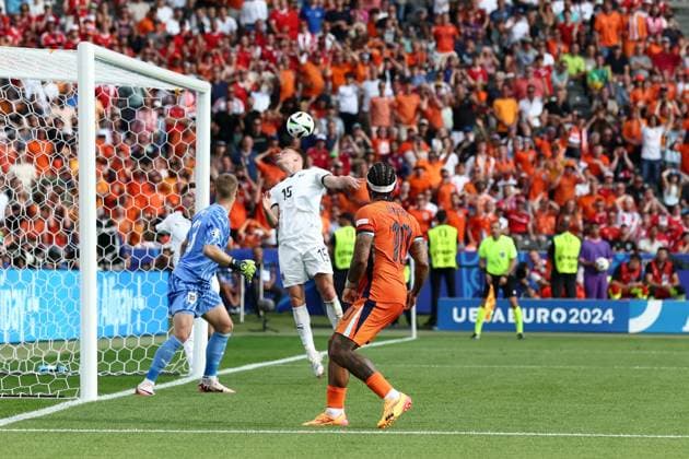 Memphis Depay of Netherlands goes close with a looping header Netherlands v Austria, UEFA European Championship, EM, Europameisterschaft 2024, Group D, Football, Olympiastadion, Berlin, Germany, 25 Jun 2024 EDITORIAL USE ONLY No use with unauthorised audio, video, data, fixture lists, club league logos or live services. Online in-match use limited to 120 images, no video emulation. No use in betting, games or single club league player publications. Copyright: xMattxWest Shutterstockx 14555517az