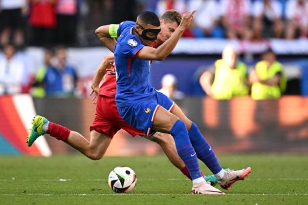 Germany Soccer Euro 2024 France - Poland 8716264 25.06.2024 France s Kylian Mbappe, foreground, and Poland s Pawel Dawidowicz struggle for the ball during the UEFA EURO, EM, Europameisterschaft,Fussball 2024 Group D soccer match between France and Poland at the BVB Stadion Dortmund, in Dortmund, Germany. Alexey Filippov Sputnik Dortmund Germany  Copyright: xAlexeyxFilippovx