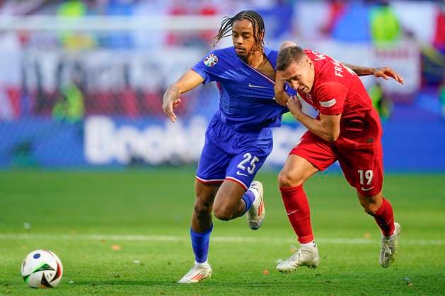 GER: France v Poland. UEFA EURO, EM, Europameisterschaft,Fussball 2024 Przemyslaw Frankowski of Poland and Bradley Barcola of France during the UEFA Euro 2024 match between France and Poland, Group D, date 3, played at BVB Stadium on June 25, 2024 in Dortmund, Germany. kpng Copyright: xSergioxRuizx xPRESSINPHOTOx PS_240625_FRA_POL_1204