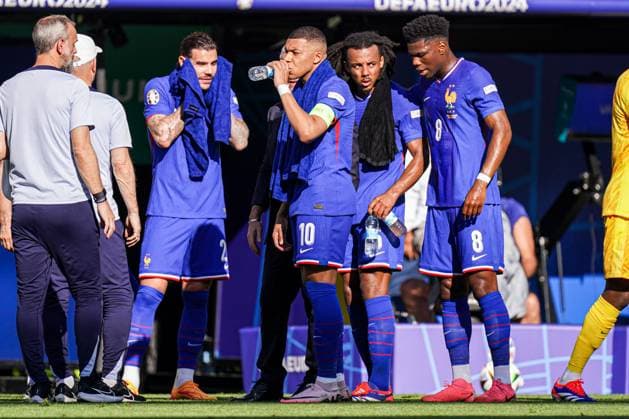 2024-06-25 France v Poland - Group D - UEFA EURO, EM, Europameisterschaft,Fussball 2024 DORTMUND, GERMANY - JUNE 25: Kylian Mbappe of France drinks water with his mask off during the Group D - UEFA EURO 2024 match between France and Poland at BVB Stadion Dortmund on June 25, 2024 in Dortmund, Germany. (Photo by Joris Verwijst BSR Agency) Dortmund Germany Content not available for redistribution in The Netherlands directly or indirectly through any third parties. Copyright: xBSRxAgencyx