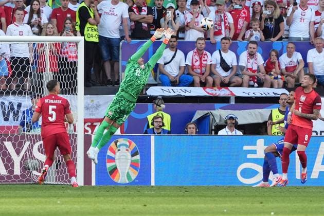 Torwart Lukasz Skorupski (Polen, Poland, Polska, 12) fängt - Dortmund 25.06.2024: Frankreich vs. Polen, EURO2024 M32, Gruppe D, EM-Arena Dortmund