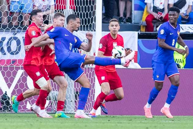 UEFA EURO, EM, Europameisterschaft,Fussball 2024: Frankreich - Polen; 25.06.2024 William Saliba (Frankreich, 17) mit einer Chance. UEFA EURO 2024: Frankreich - Polen; BVB Stadion Dortmund, Dortmund, am 25.06.2024 Copyright: xBEAUTIFULxSPORTS Meuselx