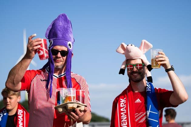 240625 Fans of Denmark ahead of the UEFA EURO, EM, Europameisterschaft,Fussball 2024 Football Championship match between Denmark and Serbia on June 25, 2024 in Munich. Photo: Mathias Bergeld BILDBYRAN kod MB MB0940 fotboll football soccer fotball fotbolls-em europamästerskap em uefa euro uefa european football championship euro 2024 danmark denmark serbien serbia bbeng publik Copyright: MATHIASxBERGELD BB240625MB017