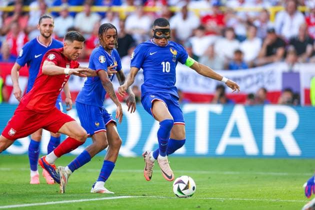 DORTMUND 25.06.2024 MECZ III RUNDA GRUPA D MISTRZOSTW EUROPY 2024: FRANCJA - POLSKA --- THIRD ROUND GROUP D UEFA EURO, EM, Europameisterschaft,Fussball 2024 MATCH IN DORTMUND: FRANCE - POLAND NZ KYLIAN MBAPPE BRADLEY BARCOLA JAN BEDNAREK FOT. PATRYK PINDRAL 400MM.PL NEWSPIX.PL --- Newspix.pl  20240625_PP83_101A5924