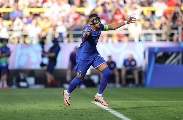 25.06.2024, Fussball Europameisterschaft, UEFA EURO, EM, Europameisterschaft,Fussball 2024, Frankreich - Polen, Gruppe D, BVB Stadion Dortmund, v.l., Torjubel zum 1:0 durch Kylian Mbappe (Frankreich), Goal celebration, celebrate the goal Copyright: HMBxMedia
