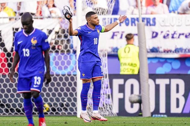2024-06-25 France v Poland - Group D - UEFA EURO, EM, Europameisterschaft,Fussball 2024 DORTMUND, GERMANY - JUNE 25: Kylian Mbappe of France takes off his mask and celebrates the first goal during the Group D - UEFA EURO 2024 match between France and Poland at BVB Stadion Dortmund on June 25, 2024 in Dortmund, Germany. (Photo by Joris Verwijst BSR Agency) Dortmund Germany Content not available for redistribution in The Netherlands directly or indirectly through any third parties. Copyright: xBSRxAgencyx