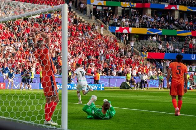 Romano Schmid (Oesterreich, 18), jubelt nach Torschuss, zum 2:1, GER, UEFA EURO, EM, Europameisterschaft,Fussball 2024, Fussball Herren, UEFA EM 2024 Matchtag 3, Gruppe D, Niederlande vs. Oesterreich, Netherlands vs. Austria, 25.06.2024. GER, UEFA Euro 2024, Fussball Herren, UEFA EM 2024 Matchtag 3, Gruppe D, Niederlande vs. Oesterreich, Netherlands vs. Austria, 25.06.2024. Berlin Copyright: xEibner-Pressefotox xClaudiusxRauchx EP_CRH