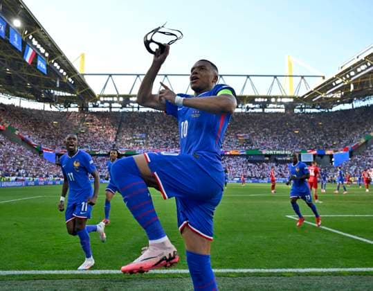 25.06.2024, Fussball UEFA EURO, EM, Europameisterschaft,Fussball 2024, Vorrunde, 3.Spieltag, Frankreich - Polen, im BVB-Stadion in Dortmund, Kylian Mbappe (Frankreich) jubelt