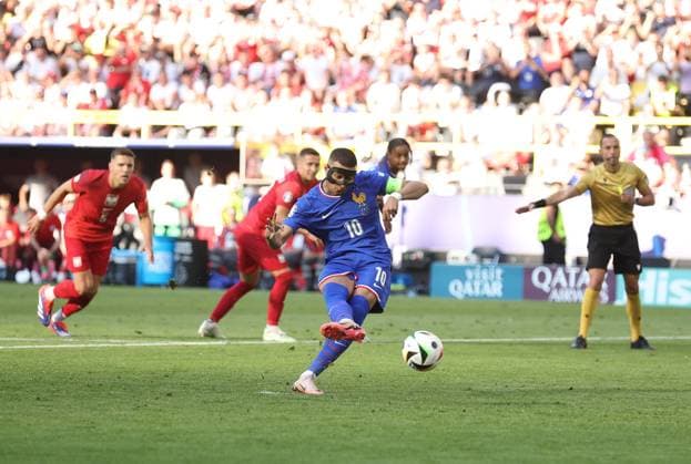 Kylian Mbappà of France scores a penalty to make it 1-0 France v Poland, UEFA European Championship, EM, Europameisterschaft 2024, Group D, Football, BVB Stadion, Dortmund, Germany, 25 Jun 2024 EDITORIAL USE ONLY No use with unauthorised audio, video, data, fixture lists, club league logos or live services. Online in-match use limited to 120 images, no video emulation. No use in betting, games or single club league player publications. Copyright: xPaulxCurrie Shutterstockx 14555523dc
