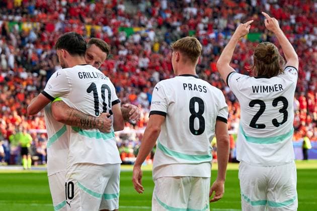 Marko Arnautovic (Oesterreich, 07), Florian Grillitsch (Oesterreich, 10), Alexander Prass (Oesterreich, 08), Patrick Wimmer (Oesterreich, 23), Jubel nach Torschuss zum 2:1, Freude, GER, UEFA EURO, EM, Europameisterschaft,Fussball 2024, Fussball Herren, UEFA EM 2024 Matchtag 3, Gruppe D, Niederlande vs. Oesterreich, Netherlands vs. Austria, 25.06.2024. GER, UEFA Euro 2024, Fussball Herren, UEFA EM 2024 Matchtag 3, Gruppe D, Niederlande vs. Oesterreich, Netherlands vs. Austria, 25.06.2024. Berlin Copyright: xEibner-Pressefotox xClaudiusxRauchx EP_CRH