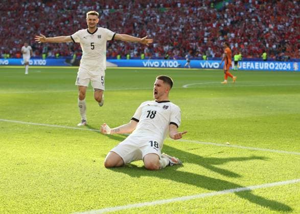 25.06.2024, xtgx, Fussball EM 2024, Niederlande - Österreich emspor, v.l. Stefan Posch (Oesterreich), Romano Schmid (Oesterreich) celebrate the goal, Der Torjubel zum 2:1 (UEFA REGULATIONS PROHIBIT ANY USE OF PHOTOGRAPHS as IMAGE SEQUENCES and or QUASI-VIDEO) Berlin