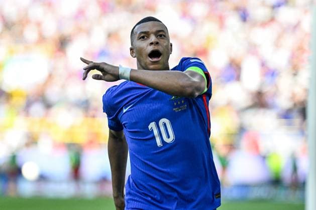 EM 2024: Frank - Polen am 25.06.2024 im BVB Stadion in Dortmund Jubel, Torjubel, Torschuetze, Torschütze Kylian MbappÃ 10 of France jubelt nach seinem Tor zum 1:0.