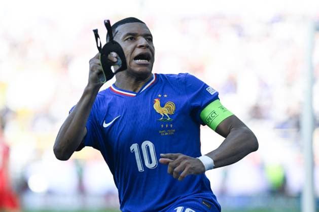 EM 2024: Frank - Polen am 25.06.2024 im BVB Stadion in Dortmund Jubel, Torjubel, Torschuetze, Torschütze Kylian MbappÃ 10 of France jubelt nach seinem Tor zum 1:0.