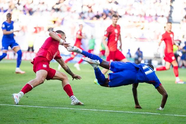 UEFA EURO, EM, Europameisterschaft,Fussball 2024: Frankreich - Polen; 25.06.2024 Jakub Kiwior (Polen, 14) mit dem Foul an Ousman Dembele (Frankreich, 11). UEFA EURO 2024: Frankreich - Polen; BVB Stadion Dortmund, Dortmund, am 25.06.2024 Copyright: xBEAUTIFULxSPORTS Meuselx
