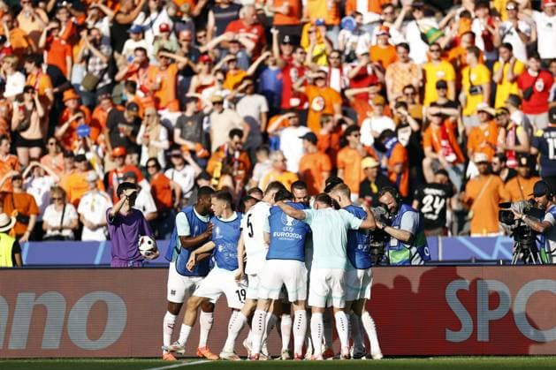 BERLIN - Players of Austria celebrate the 1-2 during the UEFA EURO, EM, Europameisterschaft,Fussball 2024 group D match between the Netherlands and Austria at the Olympiastadion on June 25, 2024 in Berlin, Germany. ANP MAURICE VAN STEEN UEFA EURO 2024 2024 xVIxANPxSportx xxANPxIVx 502046324 originalFilename: 502046324.jpg