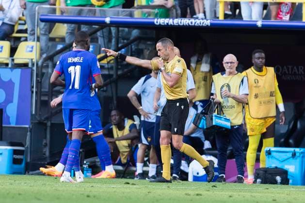UEFA EURO, EM, Europameisterschaft,Fussball 2024: Frankreich - Polen; 25.06.2024 Schiedsrichter Marco Guida entscheidet auf Elfmeter. UEFA EURO 2024: Frankreich - Polen; BVB Stadion Dortmund, Dortmund, am 25.06.2024 Copyright: xBEAUTIFULxSPORTS Meuselx