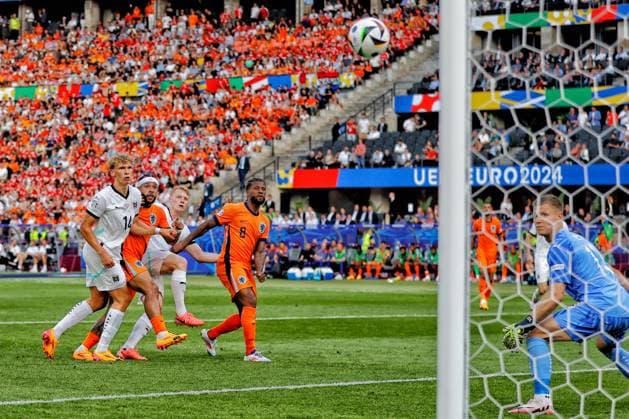 BERLIN, Olympia Stadium , 25-06-2024 , European Football Championship Euro2024, Group stage match no.31 between Netherlands and Austria, Netherlands player Memphis Depay scoring the 2-2 Netherlands - Austria (Euro2024)  x25596745x Copyright:
