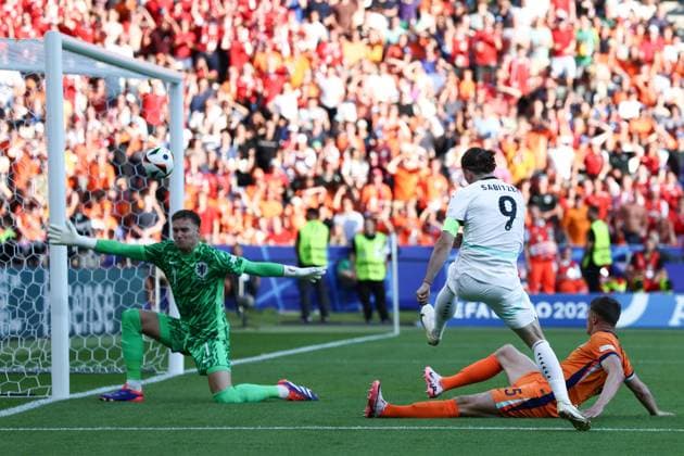 Marcel Sabitzer of Austria scores the sides third goal to make it 3-2 to Austria Netherlands v Austria, UEFA European Championship, EM, Europameisterschaft 2024, Group D, Football, Olympiastadion, Berlin, Germany, 25 Jun 2024 EDITORIAL USE ONLY No use with unauthorised audio, video, data, fixture lists, club league logos or live services. Online in-match use limited to 120 images, no video emulation. No use in betting, games or single club league player publications. Copyright: xMattxWest Shutterstockx 14555517bx