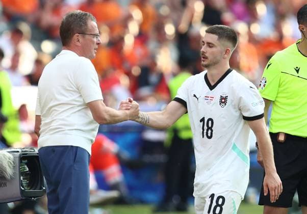 25.06.2024, xtgx, Fussball EM 2024, Niederlande - Österreich emspor, v.l. Trainer Ralf Rangnick (Oesterreich), Romano Schmid (Oesterreich) Auswechslung Einwechslung umarmung (UEFA REGULATIONS PROHIBIT ANY USE OF PHOTOGRAPHS as IMAGE SEQUENCES and or QUASI-VIDEO) Berlin