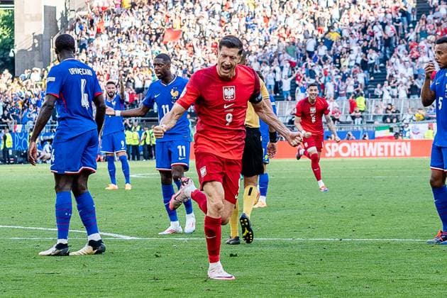 Tor zum 1:1 durch Elfmeter von Robert Lewandowski (Polen, 09) Frankreich vs. Polen, Herren, Fussball, 3. Spieltag, EURO 2024, 25.06.2024, Europameisterschaft, Gruppe D Frankreich vs. Polen, Herren, Fussball, 3. Spieltag, EURO 2024, 25.06.2024, Europameisterschaft, Gruppe D Dortmund Copyright: xEibner-Pressefoto BahhoxKarax EP_FRA