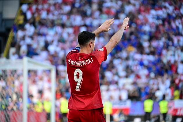 Torjubel zum 1:1 durch Robert Lewandowski 9 (Polen), Frankreich vs. Polen, Fussball, UEFA EURO, EM, Europameisterschaft,Fussball 2024, Gruppenphase, 3. Spieltag, 25.06.2024 Dortmund Nordrhein-Westfalen Deutschland