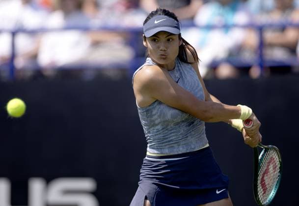 Emma Raducanu of GBR in action Rothesay International Eastbourne, Day 3, Tennis, Devonshire Park, Eastbourne, UK - 25 June 2024  Copyright: xEllaxLing Shutterstockx 14555503ap