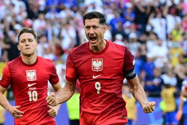 Torjubel zum 1:1 durch Robert Lewandowski 9 (Polen), Frankreich vs. Polen, Fussball, UEFA EURO, EM, Europameisterschaft,Fussball 2024, Gruppenphase, 3. Spieltag, 25.06.2024 Dortmund Nordrhein-Westfalen Deutschland