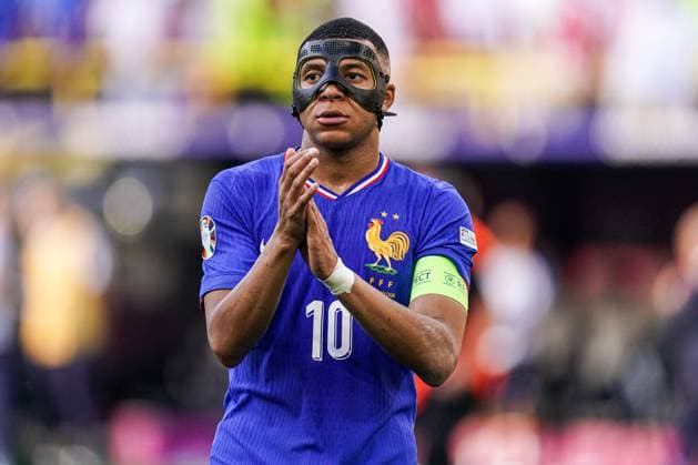 2024-06-25 France v Poland - Group D - UEFA EURO, EM, Europameisterschaft,Fussball 2024 DORTMUND, GERMANY - JUNE 25: Kylian Mbappe of France with mask thanks the fans during the Group D - UEFA EURO 2024 match between France and Poland at BVB Stadion Dortmund on June 25, 2024 in Dortmund, Germany. (Photo by Joris Verwijst BSR Agency) Dortmund Germany Content not available for redistribution in The Netherlands directly or indirectly through any third parties. Copyright: xBSRxAgencyx