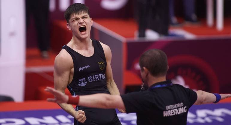 Sport Themen der Woche KW26 Sport Bilder des Tages 25.06.2024 Novi Sad(Serbia) UWW U17, U 17 Under-17 European wrestling championship Greco-Roman Style 65kg match for bronze medal Kevin Karl Germany celebrate victory :