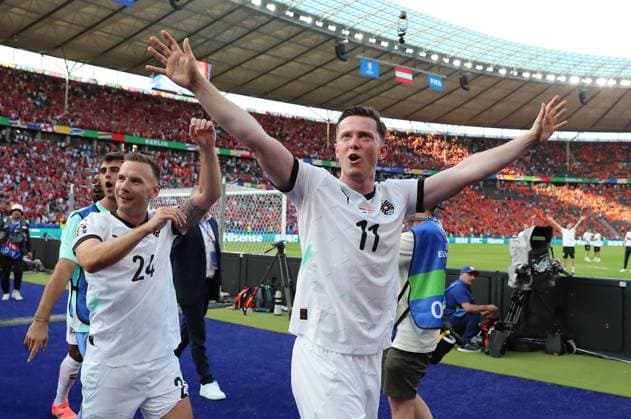 25.06.2024, xtgx, Fussball EM 2024, Niederlande - Österreich emspor, v.l. Andreas Weimann (Oesterreich), Michael Gregoritsch (Oesterreich) jubeln jubelt nach Spielende celebrate at the end of the match. (UEFA REGULATIONS PROHIBIT ANY USE OF PHOTOGRAPHS as IMAGE SEQUENCES and or QUASI-VIDEO) Berlin