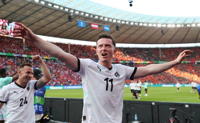 25.06.2024, xtgx, Fussball EM 2024, Niederlande - Österreich emspor, v.l. Andreas Weimann (Oesterreich), Michael Gregoritsch (Oesterreich) jubeln jubelt nach Spielende celebrate at the end of the match. (UEFA REGULATIONS PROHIBIT ANY USE OF PHOTOGRAPHS as IMAGE SEQUENCES and or QUASI-VIDEO) Berlin