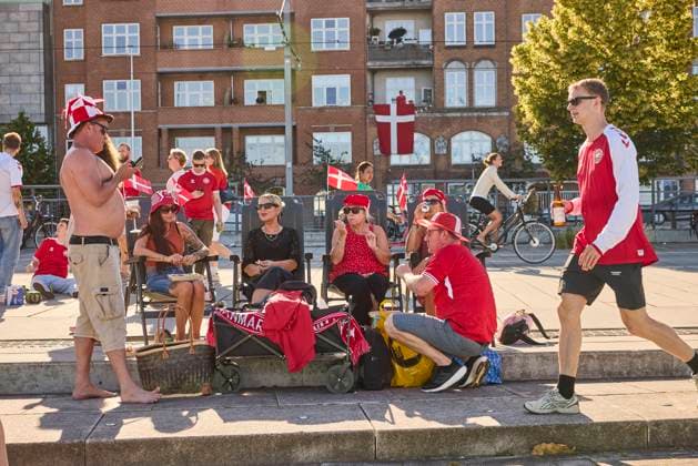 Football fans before the EURO match between Denmark and Serbia on the waterfront in Aarhus Tuesday, June 25, 2024.. (Photo: Mikkel Berg Pedersen Ritzau Scanpix) , Aarhus Denmark Copyright: MikkelxBergxPedersenx spdk20240625-184932-L