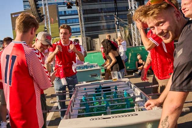 Football fans before the EURO match between Denmark and Serbia on the waterfront in Aarhus Tuesday, June 25, 2024.. (Photo: Mikkel Berg Pedersen Ritzau Scanpix) , Aarhus Denmark Copyright: MikkelxBergxPedersenx spdk20240625-185024-L