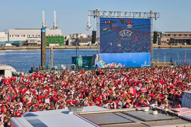 Football fans before the EURO match between Denmark and Serbia on the waterfront in Aarhus Tuesday, June 25, 2024.. (Photo: Mikkel Berg Pedersen Ritzau Scanpix) , Aarhus Denmark Copyright: MikkelxBergxPedersenx spdk20240625-192929-L