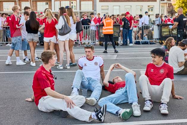 Football fans before the EURO match between Denmark and Serbia on the waterfront in Aarhus Tuesday, June 25, 2024.. (Photo: Mikkel Berg Pedersen Ritzau Scanpix) , Aarhus Denmark Copyright: MikkelxBergxPedersenx spdk20240625-193053-L