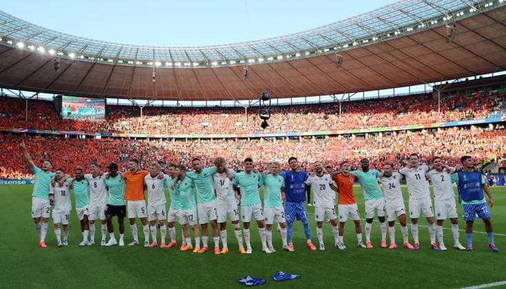 25.06.2024, xtgx, Fussball EM 2024, Niederlande - Österreich emspor, v.l. Heinz Lindner (Oesterreich), Marcel Sabitzer (Oesterreich), Romano Schmid (Oesterreich) und Team jubeln jubelt nach Spielende celebrate at the end of the match. (UEFA REGULATIONS PROHIBIT ANY USE OF PHOTOGRAPHS as IMAGE SEQUENCES and or QUASI-VIDEO) Berlin