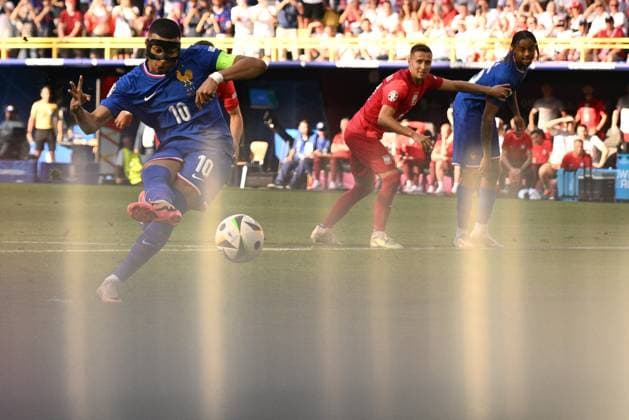 Germany Soccer Euro 2024 France - Poland 8716312 25.06.2024 France s Kylian Mbappe, left, kicks the ball during the UEFA EURO, EM, Europameisterschaft,Fussball 2024 Group D soccer match between France and Poland at the BVB Stadion Dortmund, in Dortmund, Germany. Alexey Filippov Sputnik Dortmund Germany  Copyright: xAlexeyxFilippovx