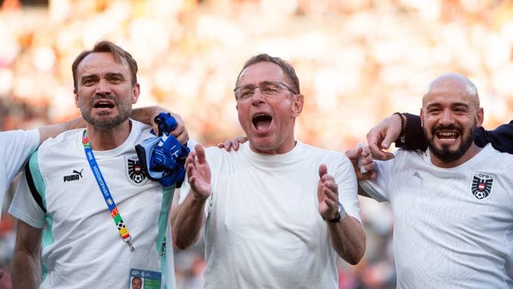 Ralf Rangnick (Oesterreich, Trainer) und Trainerteam jubelt ueber den Sieg und Einzug in das Achtelfinale als Gruppensieger, GER, Netherlands (NED) vs Austria (AUT), Fussball Europameisterschaft, UEFA EURO, EM, Europameisterschaft,Fussball 2024, Gruppe D, 3. Spieltag, 25.06.2024 GER, Netherlands (NED) vs Austria (AUT), Fussball Europameisterschaft, UEFA EURO 2024, Gruppe D, 3. Spieltag, 25.06.2024 Berlin Copyright: xEibner-Pressefoto Memmlerx EP_MMR