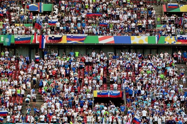 Cologne, Germany, June 25st 2024: Slovenian Fans before the UEFA EURO, EM, Europameisterschaft,Fussball 2024 football match between England and Slovenia at Cologne Stadium, Cologne, Germany. (Igor Kupljenik SPP)  Copyright: xIgorxKupljenikx xSPPx spp-en-IgKuSp-IKO_1115