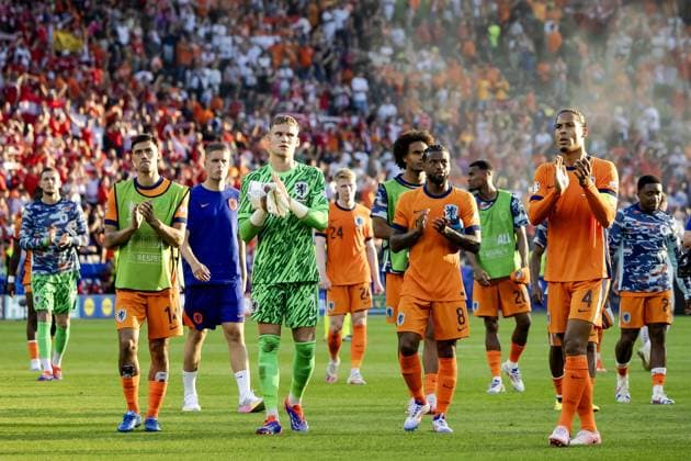 BERLIN - The players of the Dutch national team, Nationalteam after the lost match against Austria during the UEFA EURO, EM, Europameisterschaft,Fussball 2024 group D match between the Netherlands and Austria at the Olympiastadion on June 25, 2024 in Berlin, Germany. ANP KOEN VAN WEEL UEFA EURO 2024 2024 xVIxANPxSportx xxANPxIVx 502050520 originalFilename: 502050520.jpg