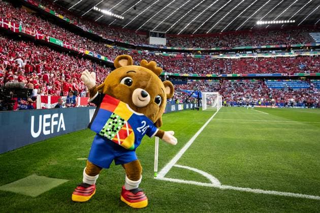 UEFA EURO, EM, Europameisterschaft,Fussball 2024: Dänemark - Serbien; 25.06.2024 Maskottchen auf dem Stadion in München, Albärt. UEFA EURO 2024: Dänemark - Serbien; Munich Football Arena, München; 25.06.2024 Copyright: xBEAUTIFULxSPORTS Buriakovx