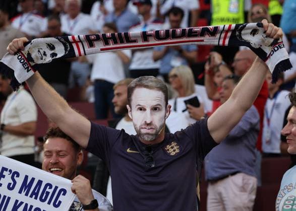 Cologne, Germany, 25th June 2024. A England fan with a Southgate mask during the UEFA European Championships match at Cologne Stadium, Cologne. Picture credit should read: David Klein Sportimage EDITORIAL USE ONLY. No use with unauthorised audio, video, data, fixture lists, club league logos or live services. Online in-match use limited to 120 images, no video emulation. No use in betting, games or single club league player publications. SPI-3205-0030